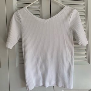white v neck basic shirt